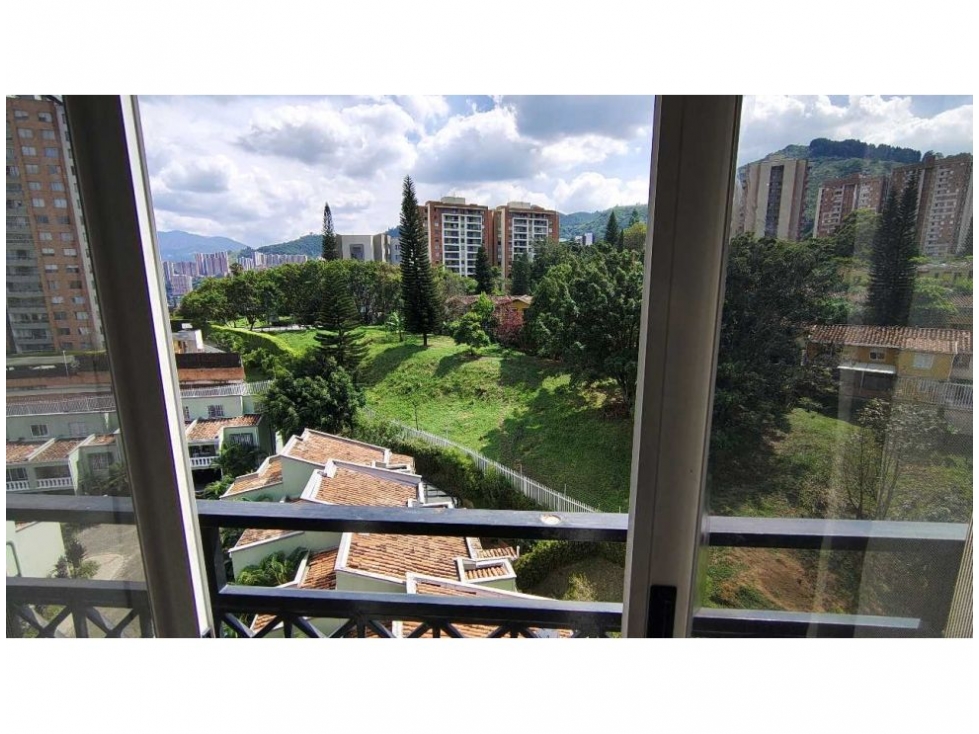 APARTAMENTO EN VENTA LOMA DE LOS BERNAL — foto 5