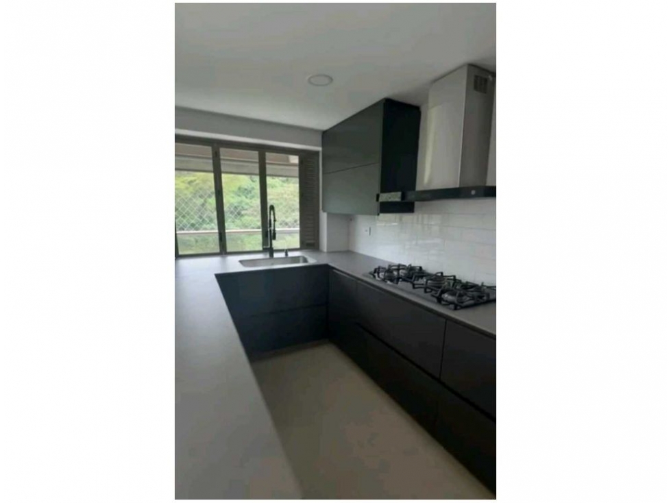 APARTAMENTO EN VENTA LOMA DE LOS BERNAL — foto 5
