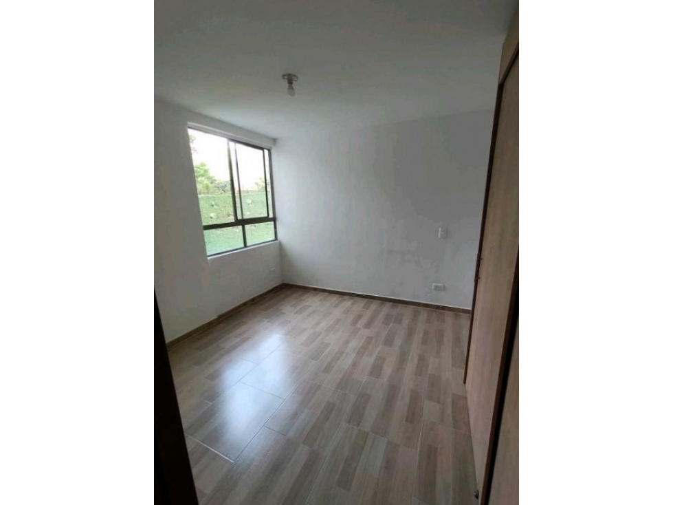 APARTAMENTO EN VENTA LOMA DE LOS BERNAL — foto 5