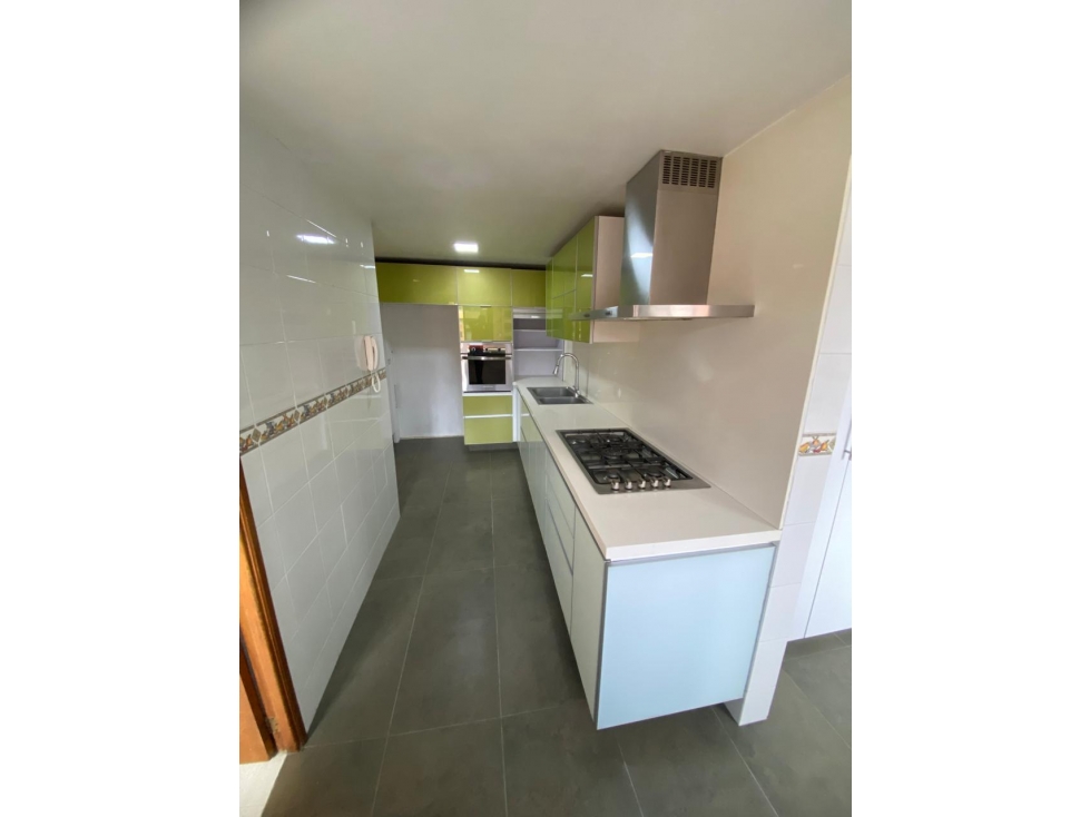 SE VENDE APARTAMENTO EN LAURELES CERCA AL EXITO — foto 3