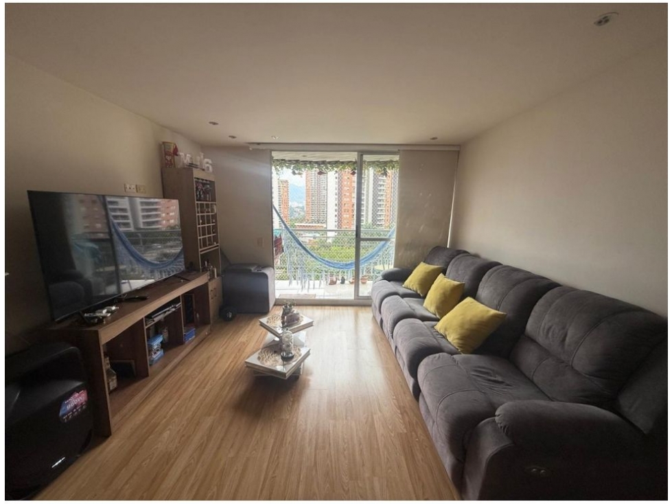 APARTAMENTO EN VENTA LOMA DE LOS BERNAL - MEDELLIN RANGO 5 — foto 3