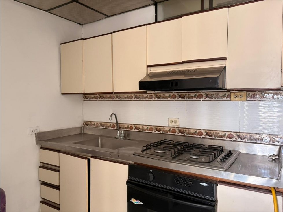 APARTAMENTO EN ARRIENDO LA ALMERIA CERCA A LA CASTELLANA — foto 2