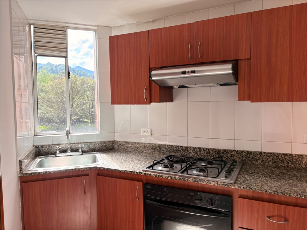 APARTAMENTO EN ARRIENDO EN LOMA DE LOS BERNAL — foto 2