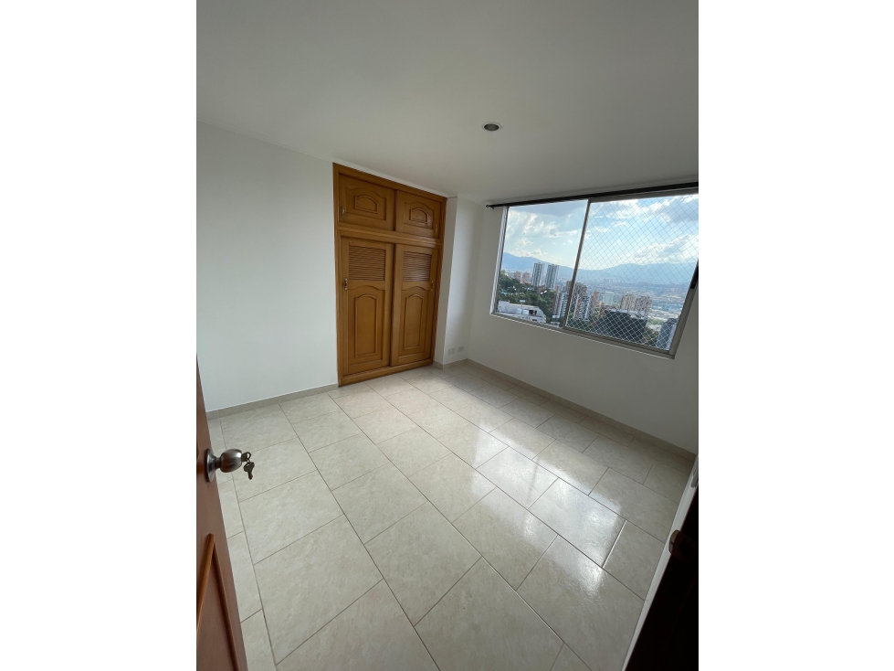 SE ARRIENDA APARTAMENTO EN LA LOMA DEL INDIO — foto 2