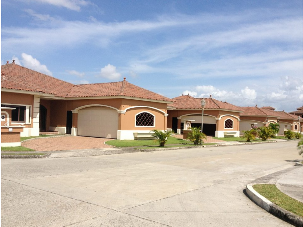 CASA 3 RECÁMARAS 744 M2 DE TERRENO, EN COSTA SUR