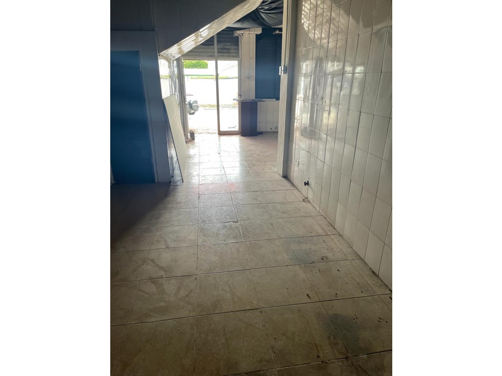 LOCAL COMERCIAL 200m2 PB VIA CINCUENTENARIO - 3