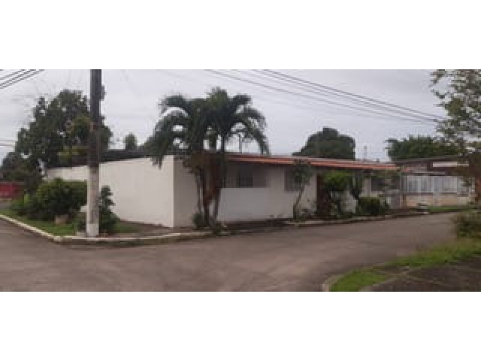   SE VENDE CASA EN URBANIZACION ANAYANSI, JUAN DIAZ