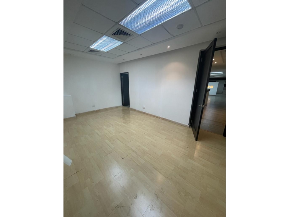 LOCAL COMERCIAL U OFICNA 120m2 EN VÍA VENETO CON VIA EPAÑA — foto 2
