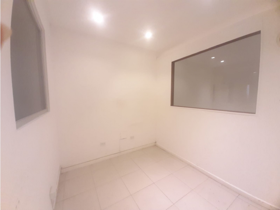 ALQUILER OFICINA EN ALQUILER VÍA ESPAÑA $650 SIN MUEBLES $800 AMOBLADA — foto 3