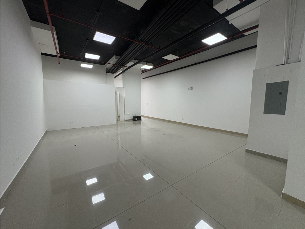 ALQUILER LOCAL 100M2 PLANTA BAJA VIA PORRAS ROYAL BLUE PLAZA — foto 2