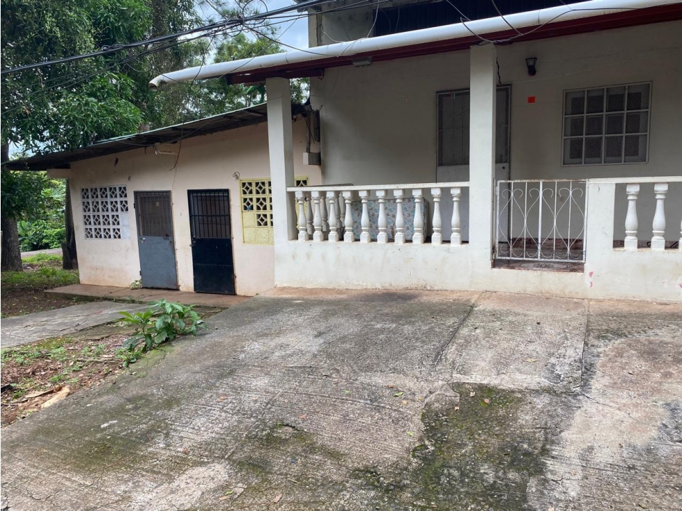 Vendo Remato Local comercial con apartamentos en Chorrera - 4