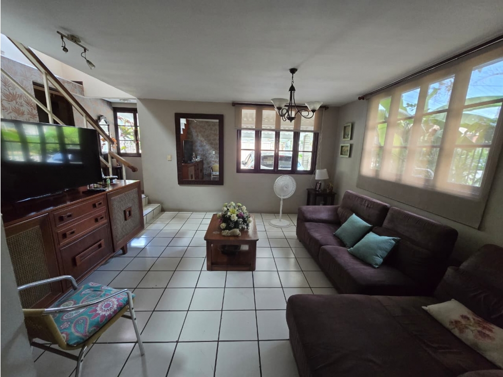 VENTA DE AMPLIA CASA DE 177MT2 EN CONDADO DEL REY REMODELADA AQ — foto 5