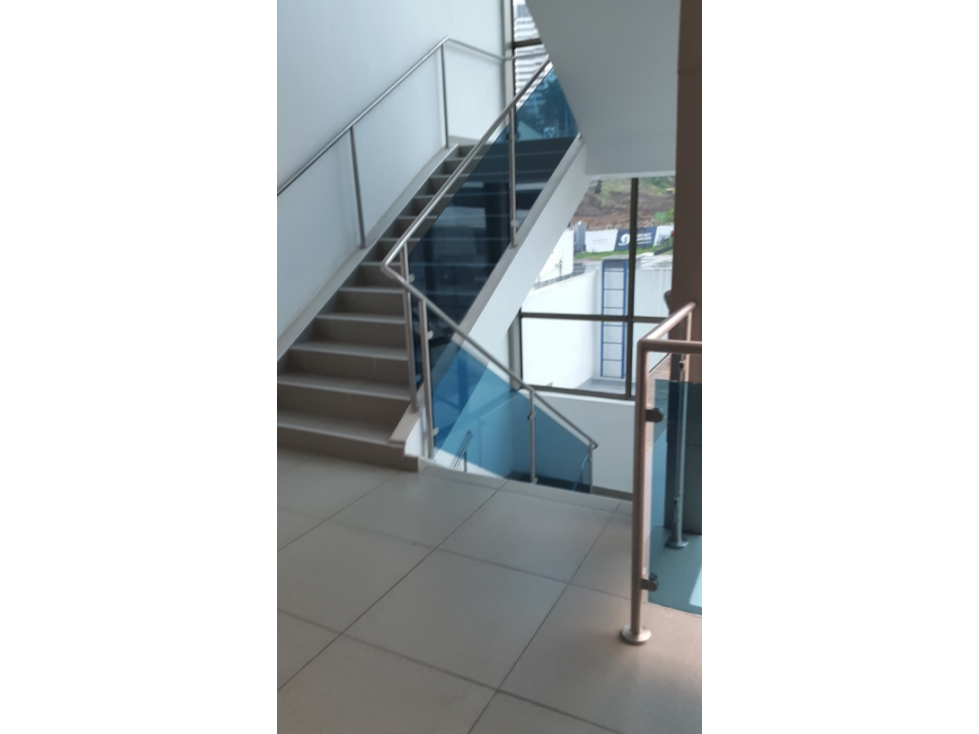 LOCAL COMERCIAL PLAZA COWES BELLA VISTA 100M2 - 3