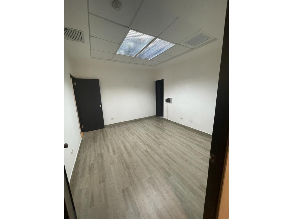 LOCAL COMERCIAL U OFICNA 120m2 EN VÍA VENETO CON VIA EPAÑA — foto 4