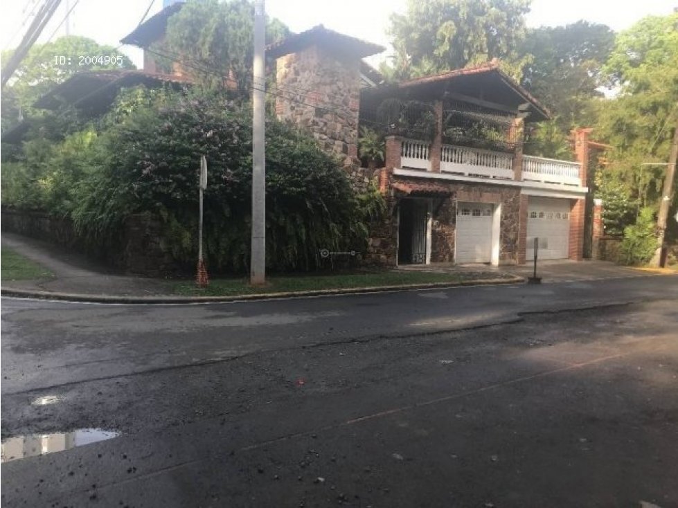 CASA ESQUINA EN BELLA VISTA 470 MTS - 2