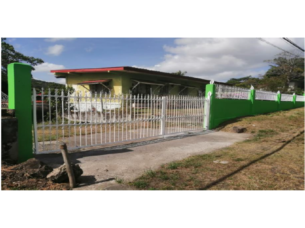 CASA CON TERRENO DE 3.370M2 EN ALCALDE DIAZ