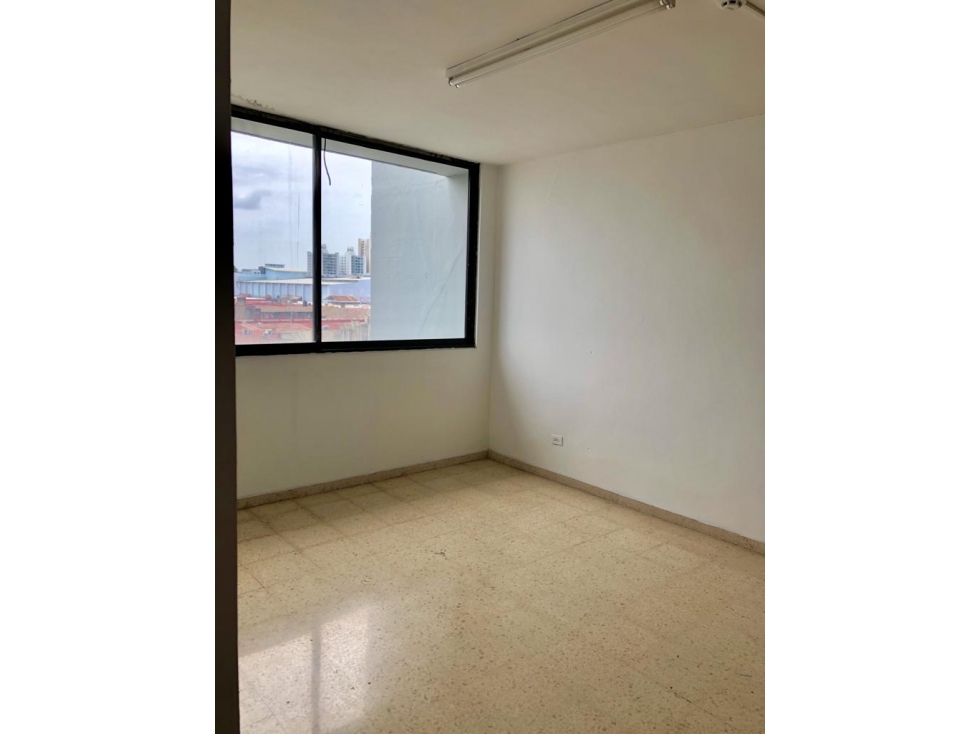 OFICINA 74m2, FRENTE AL CENTRO COMERCIAL EL DORADO, PLAZA CENTRO - 3