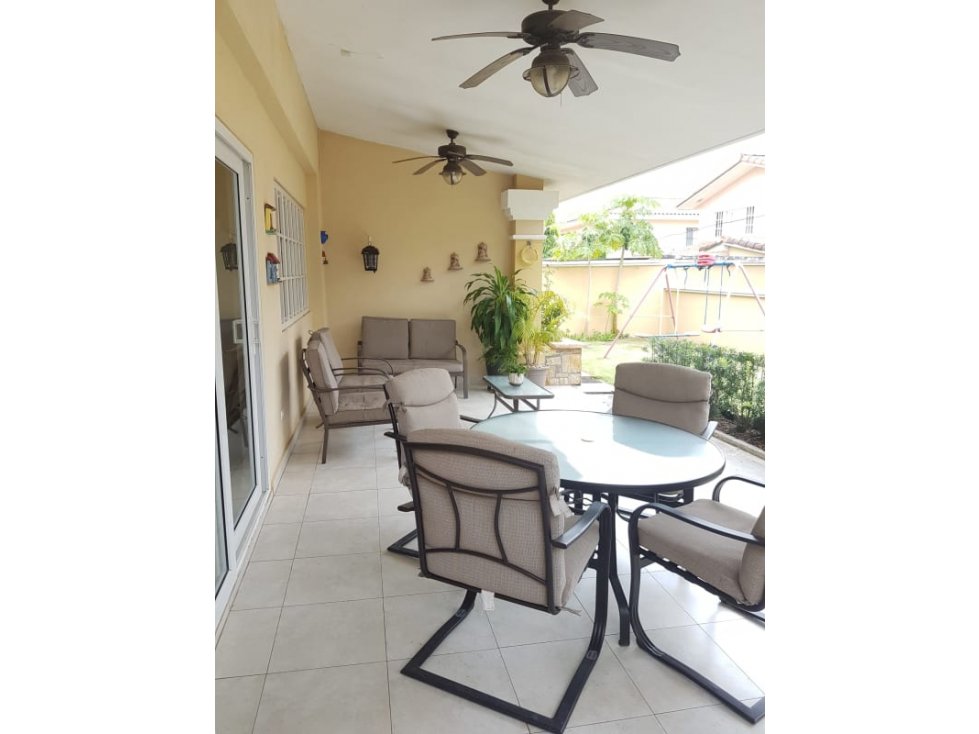 CASA DE 350m2 EN BRISAS DEL GOLF, VILLA ALTA — foto 3