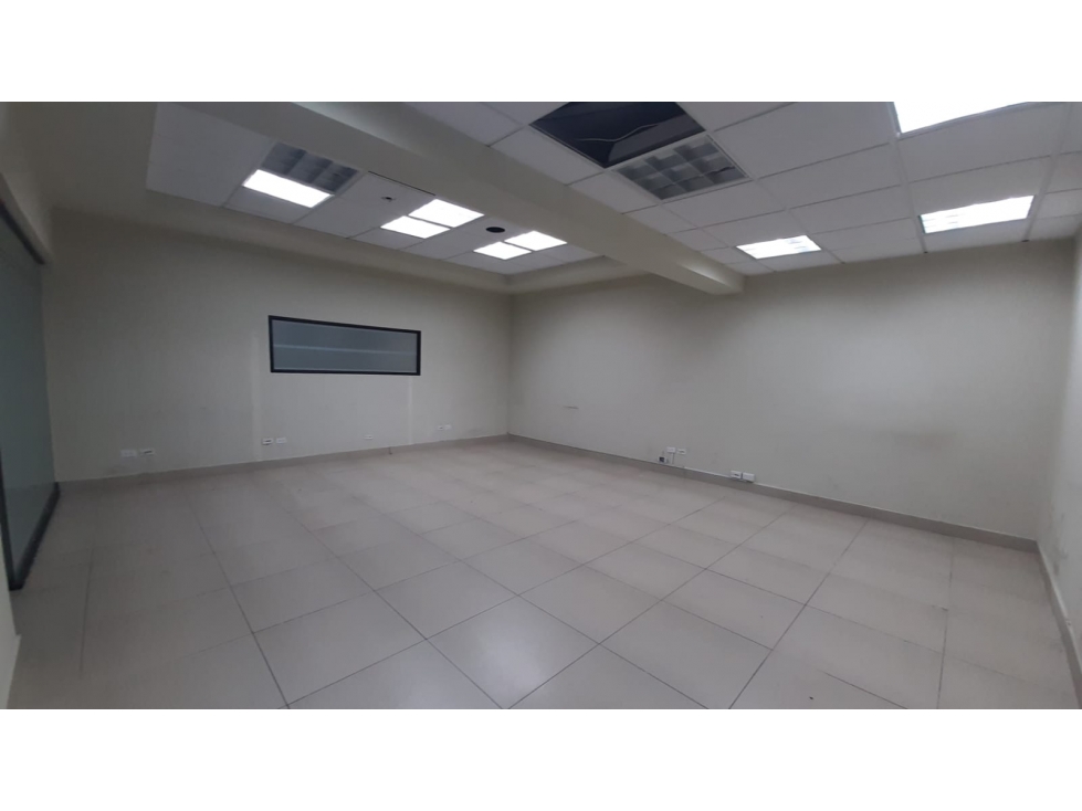 OFICINAS/LOCAL DE 400M2 EN PLANTA BAJA EN MINI MALL EL CANGREJO — foto 2