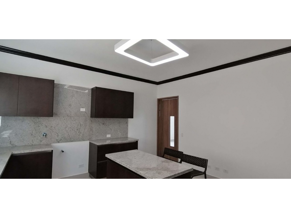 CASA DE 3REC 240MTS2 EN ALTOS DEL PARQUE - 2