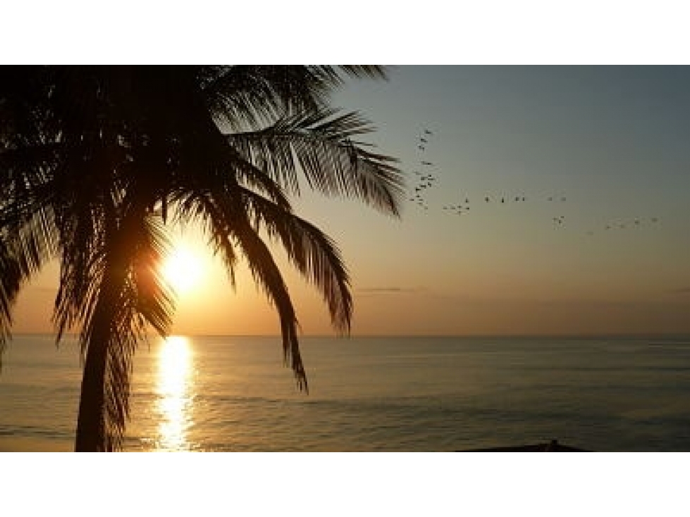 VENTA DE CASA FRENTE AL MAR - PLAYA CORONA A 20 Mts DEL MAR - 4