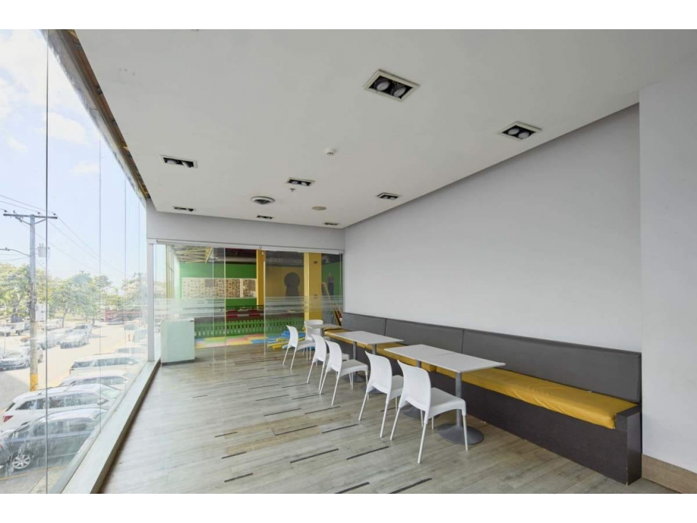 ALQUILER LOCAL IDEAL PARA PARQUE INFANTIL MARBELLA 318M2 KAF — foto 4