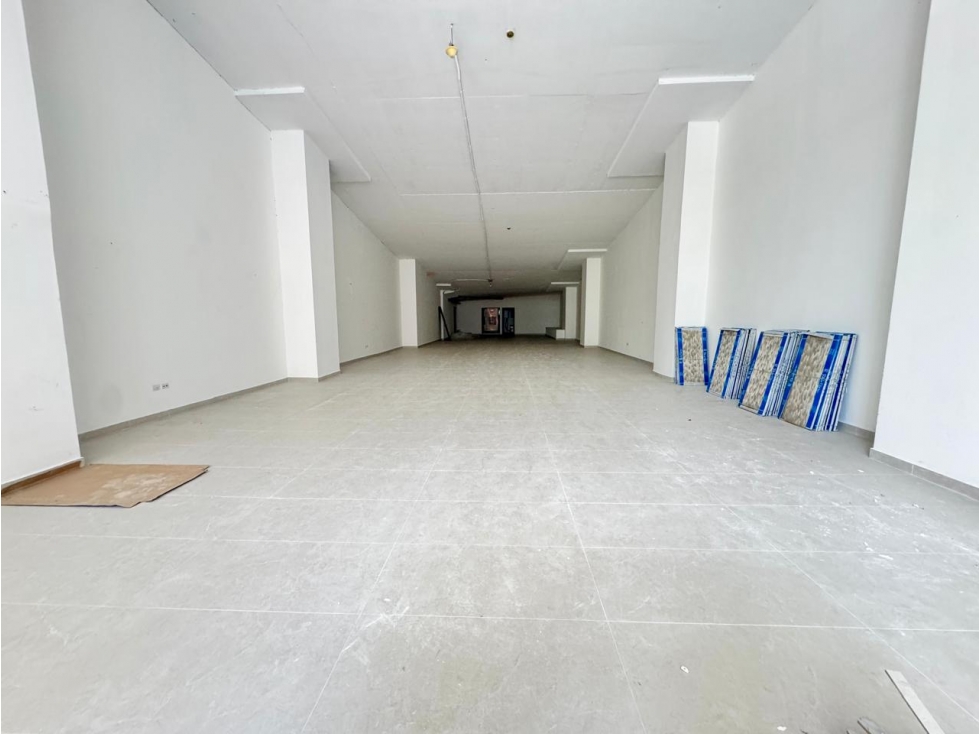 ALQUILER LOCAL COMERCIAL FRENTE A SOHO MALL 291 m² — foto 2