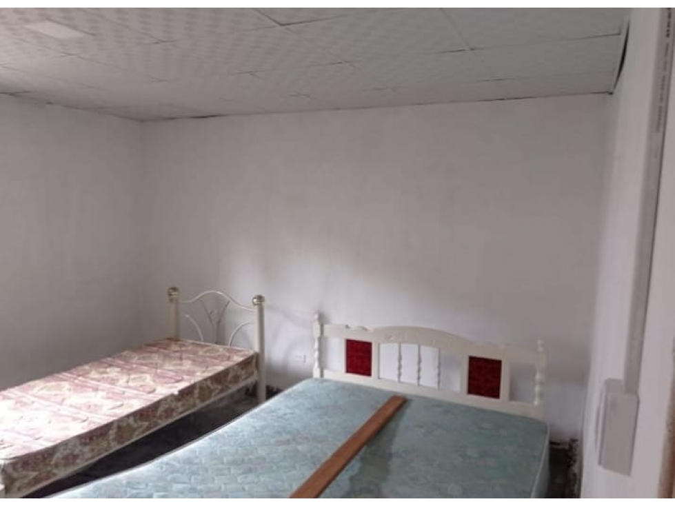 Alquilo casa cercada con A/C en Puerto Armuelles - 2