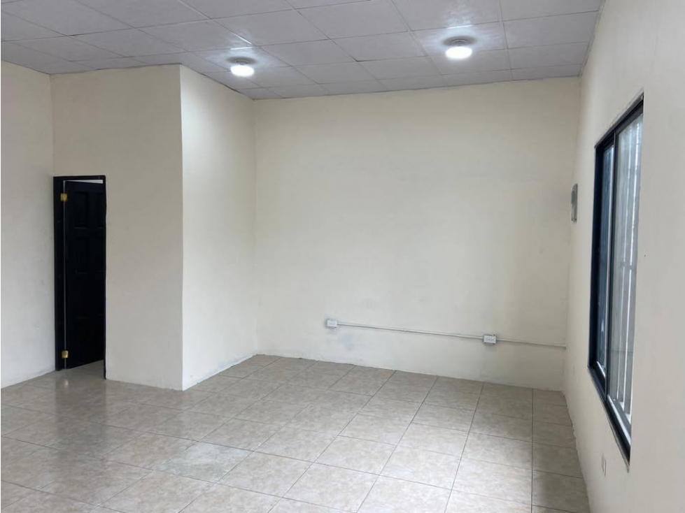 Alquilo Local Comercial cerca de la Interamericana