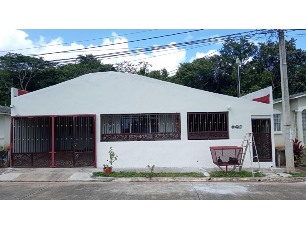 SE VENDE CASA REMODELADA CON CUARTOS DE ALQUILER MYP