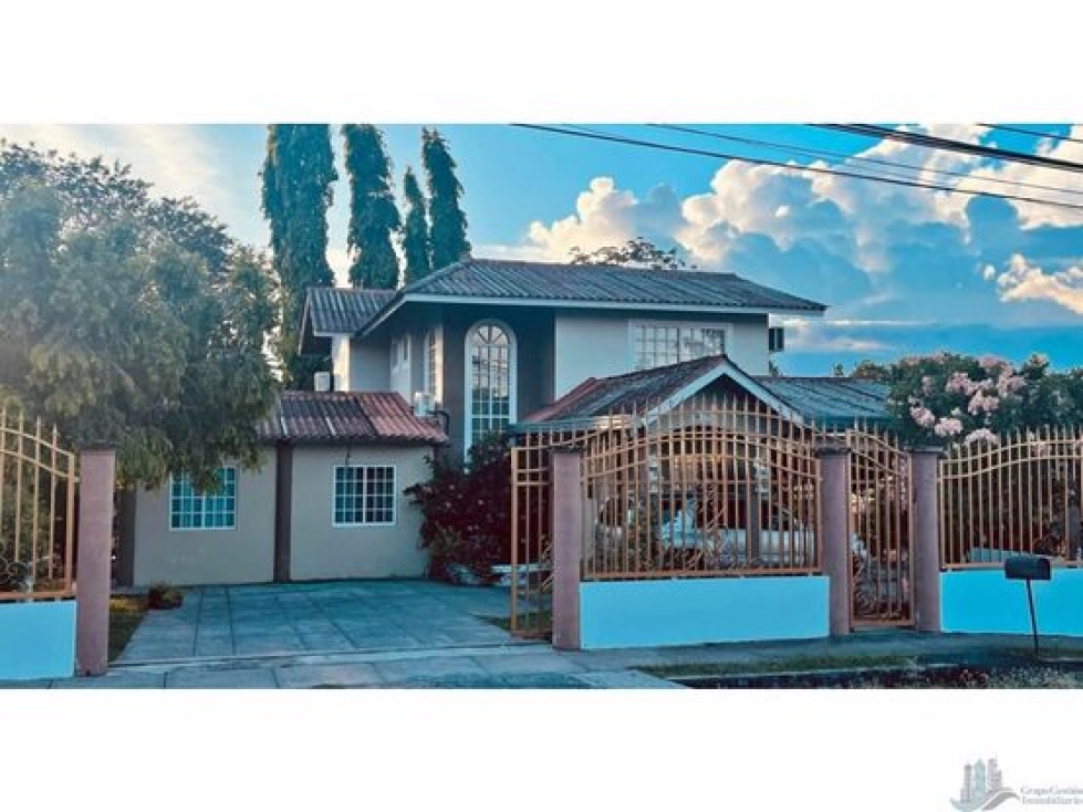 Alquilo elegante casa amoblada en David Federal Mall area