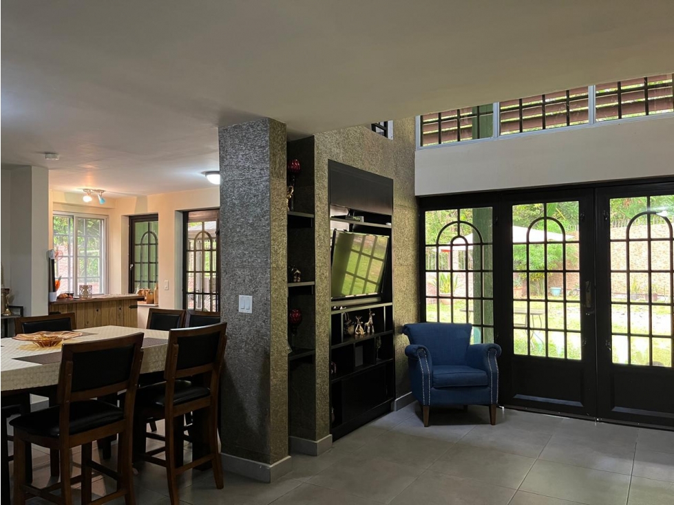 SE VENDE LUJOSA CASA REMODELADA CON INMENSA TERRAZA EN CD. DEL REY AQ — foto 5