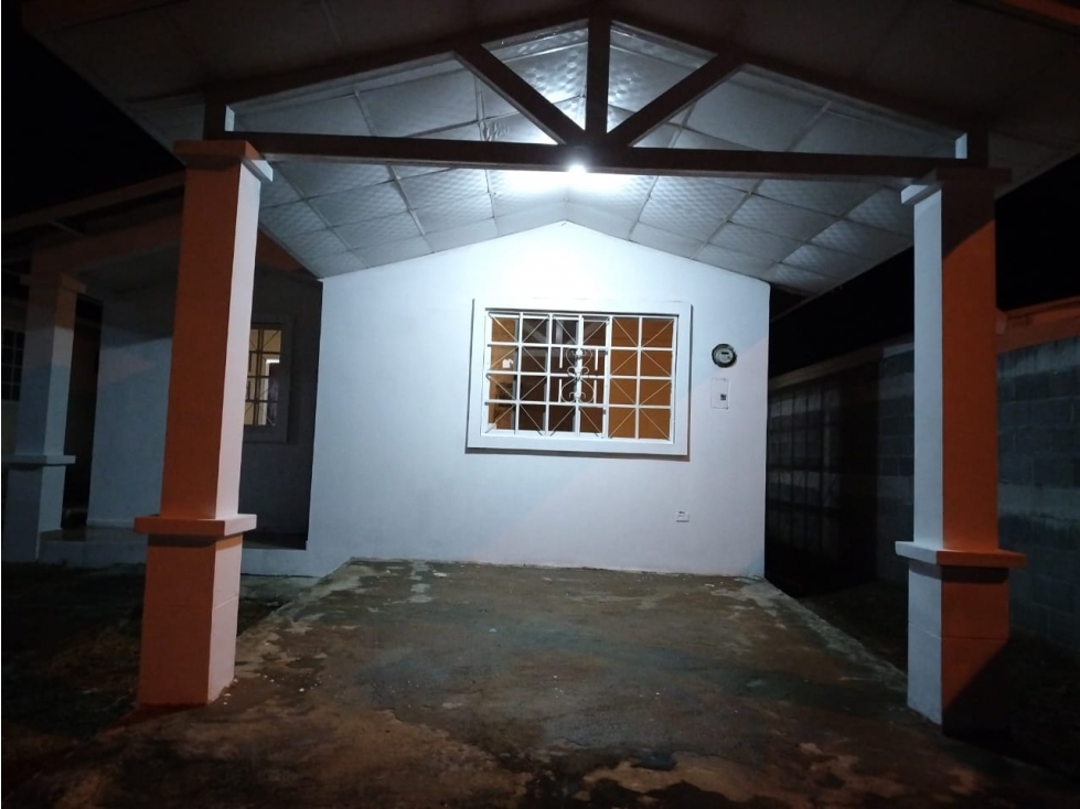 SE VENDE O SE ALQUILA GRANDE Y HERMOSA CASA EN CHITRÉ