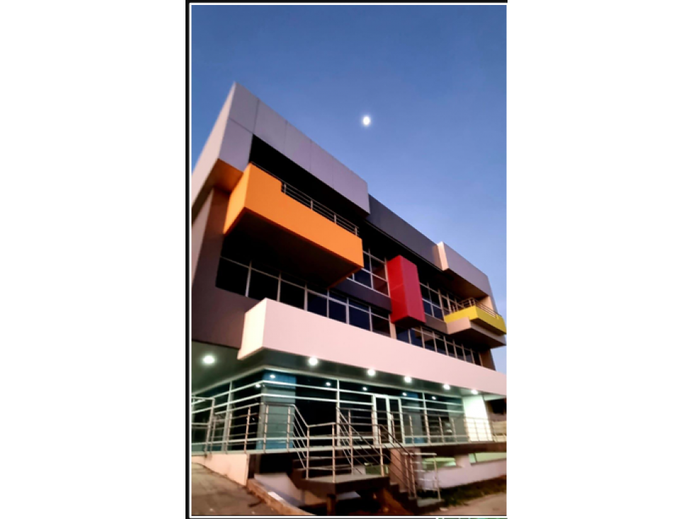 ESPECTACULAR EDIFICIO EN VENTA EN EL CENTRO DE CHITRÉ - 1