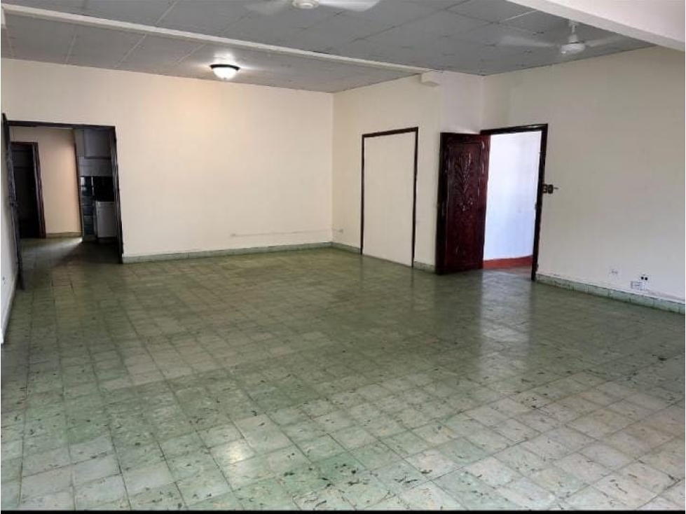 SE ALQUILA AMPLIO APARTAMENTO EN LA CENTRAL DE CHITRÉ — foto 2