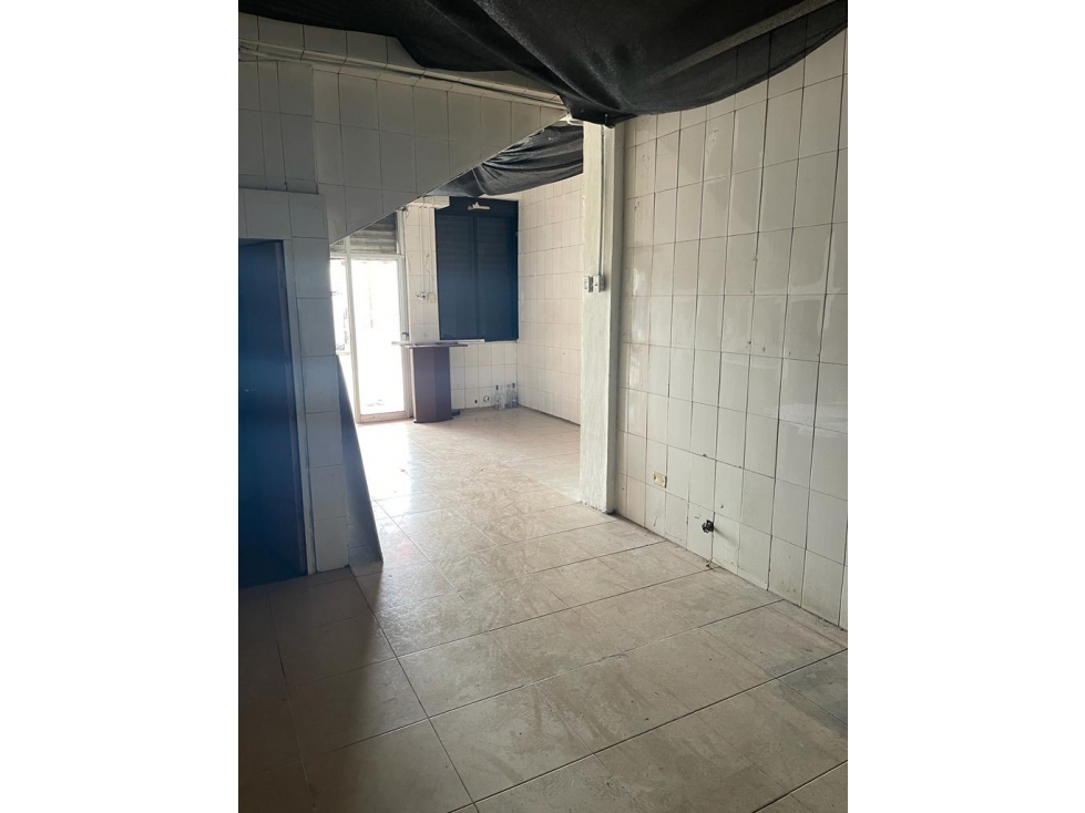 LOCAL COMERCIAL 200m2 PB VIA CINCUENTENARIO - 2