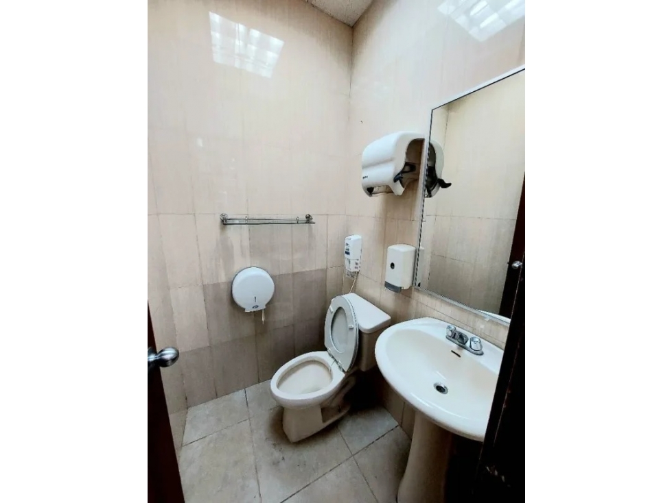 LOCAL CON ACABADOS DE 200 M2 POR SOLO $2.500 EN PLAZA MIRAGE — foto 6