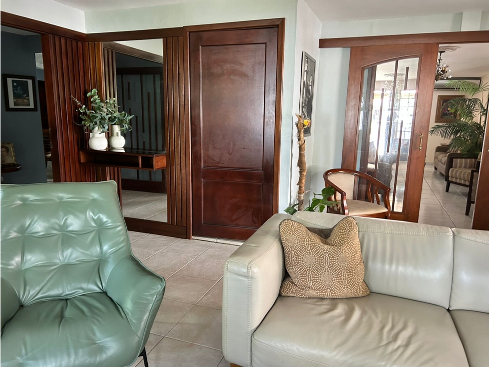 SE VENDE LUJOSA Y AMPLIA CASA DE 380M2 EN CONDADO DEL REY A.Q — foto 4
