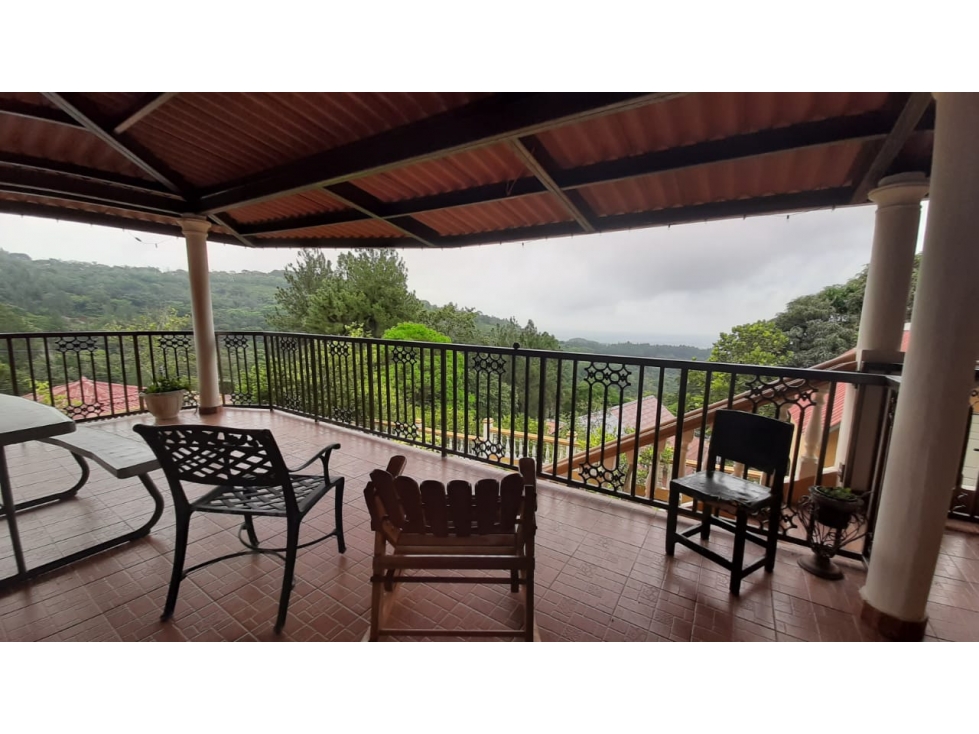 CASA EN CERRO AZUL, LAS VISTAS EN 2.500M2 DE TERRENO - 1