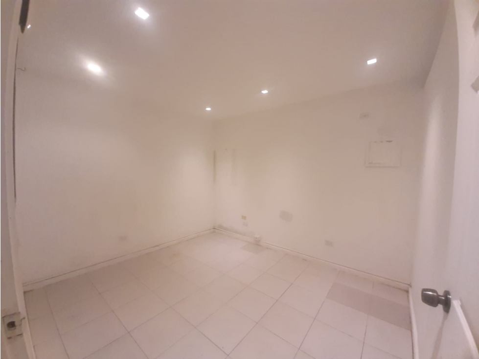 ALQUILER OFICINA EN ALQUILER VÍA ESPAÑA $650 SIN MUEBLES $800 AMOBLADA — foto 4
