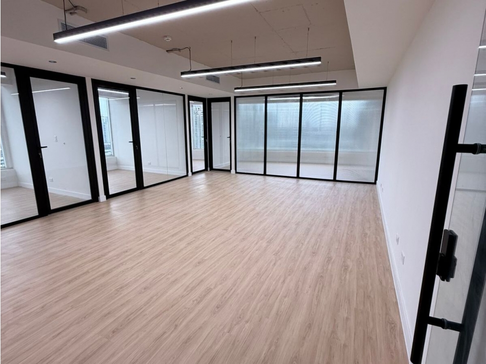 ALQUILER DE OFICINA REMODELADA EN OBARRIO EDIFICIO PROCONSA AQ