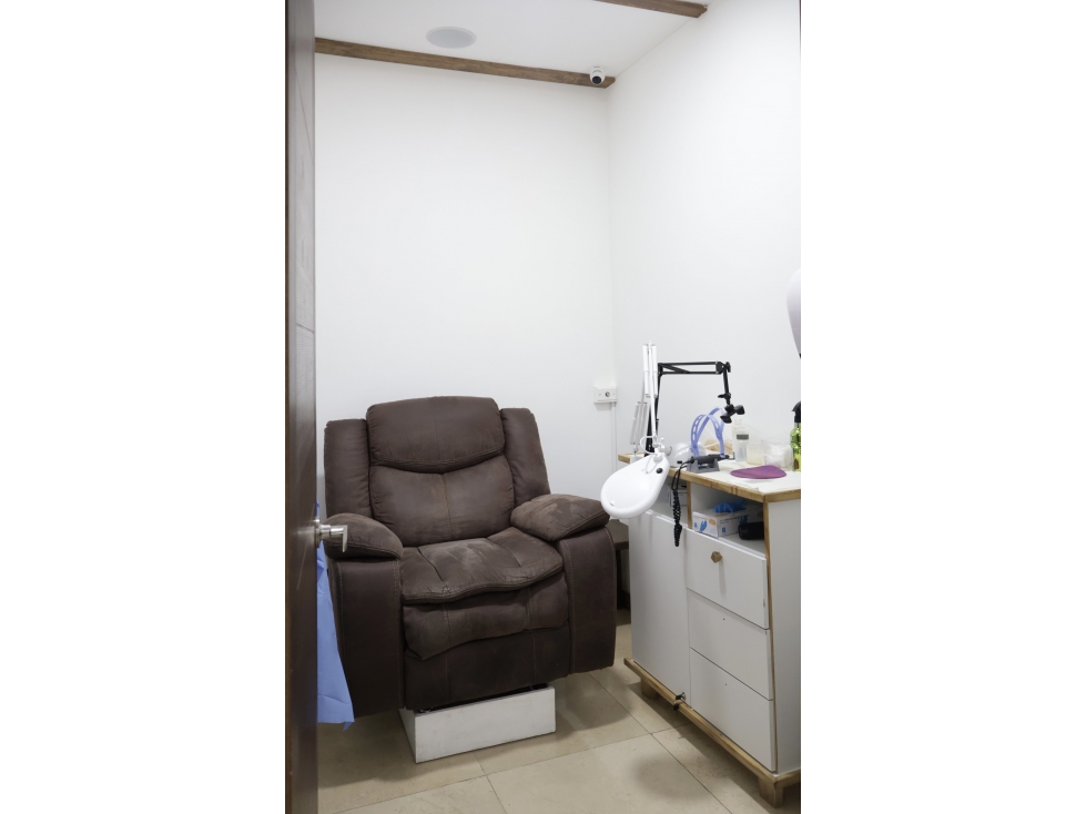 ALQUILER LOCAL 84M2 MEZANINE VIA PORRAS ROYAL BLUE PLAZA — foto 5