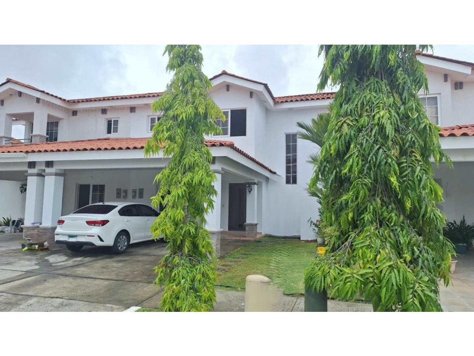 VENTA DE CASA EN QUINTAS DE VERSALLES
