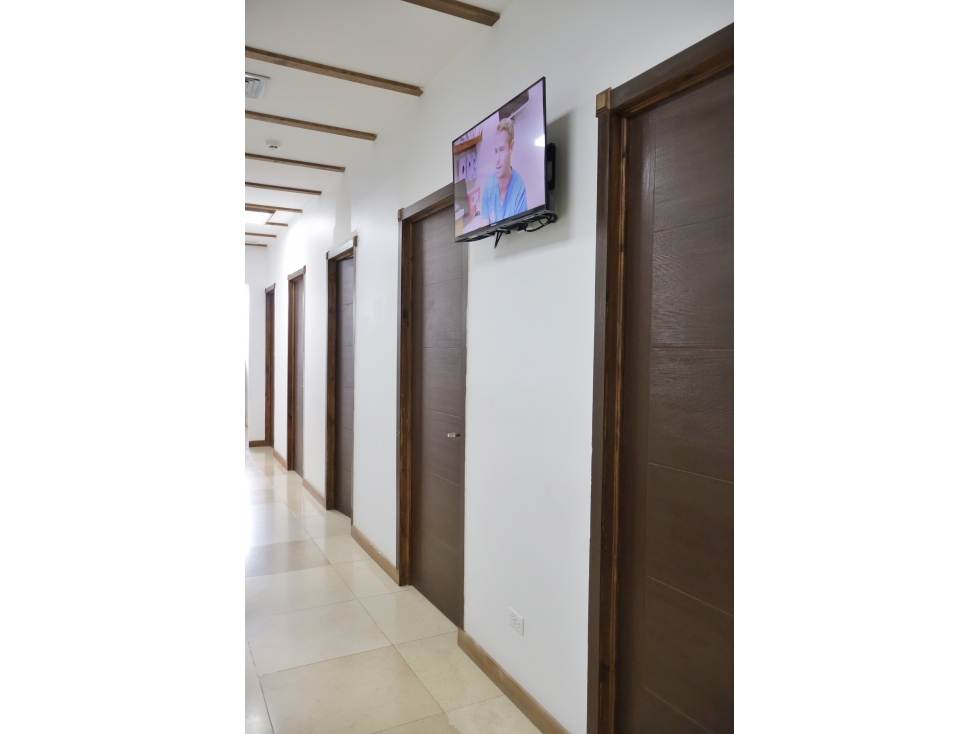 ALQUILER LOCAL 84M2 MEZANINE VIA PORRAS ROYAL BLUE PLAZA — foto 6