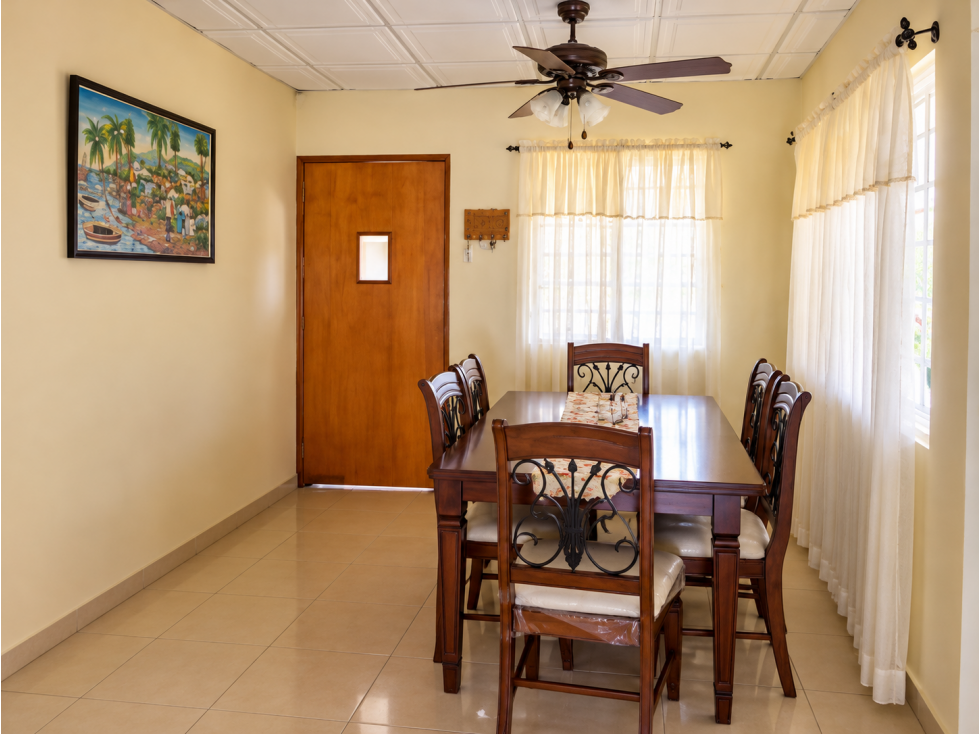 VENDO CASA EN BRISAS DE LOS GUAYACANES EN CHITRE TC - 3