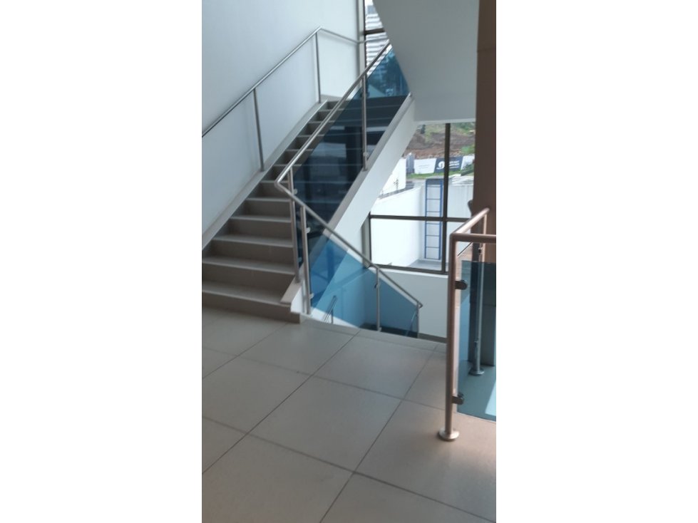 LOCAL COMERCIAL EN BELLA VISTA PLAZA COWES 200 MTS - 4
