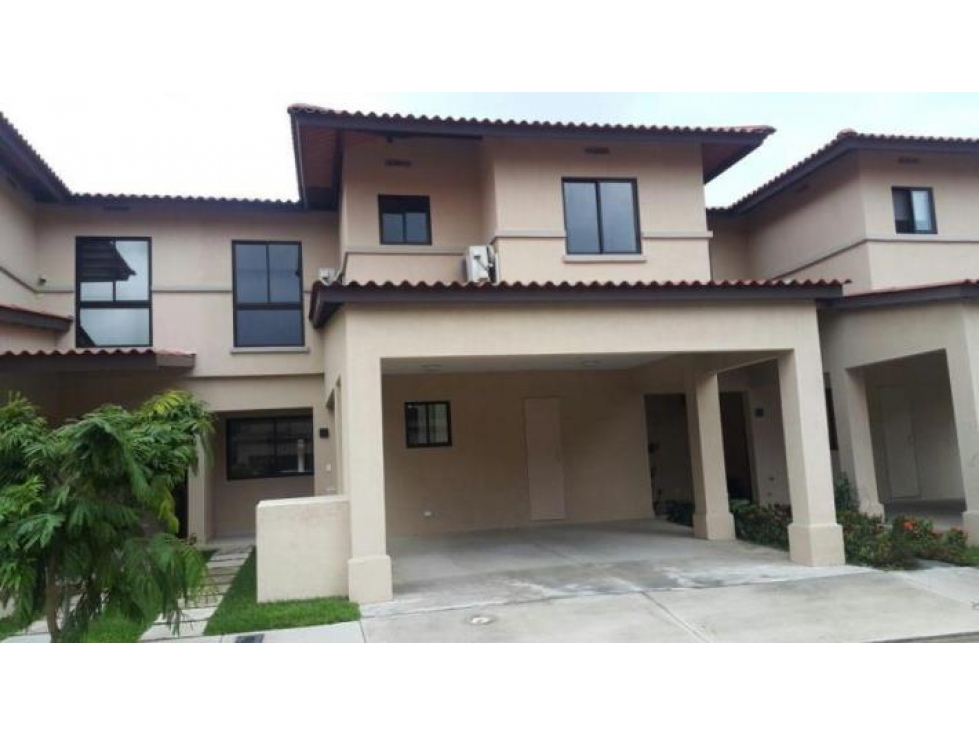 SE VENDE O SE ALQUILA CASA AMOBLADA EN WOODLAND PANAMÁ PACÍFICO