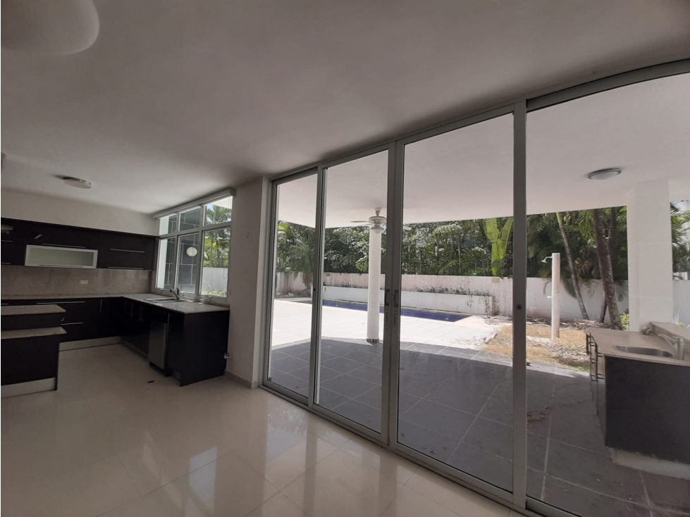 GANGA VENTA CASA 630 M2 CON PISICNA COSTA ESMERALDA, COSTA SUR — foto 2