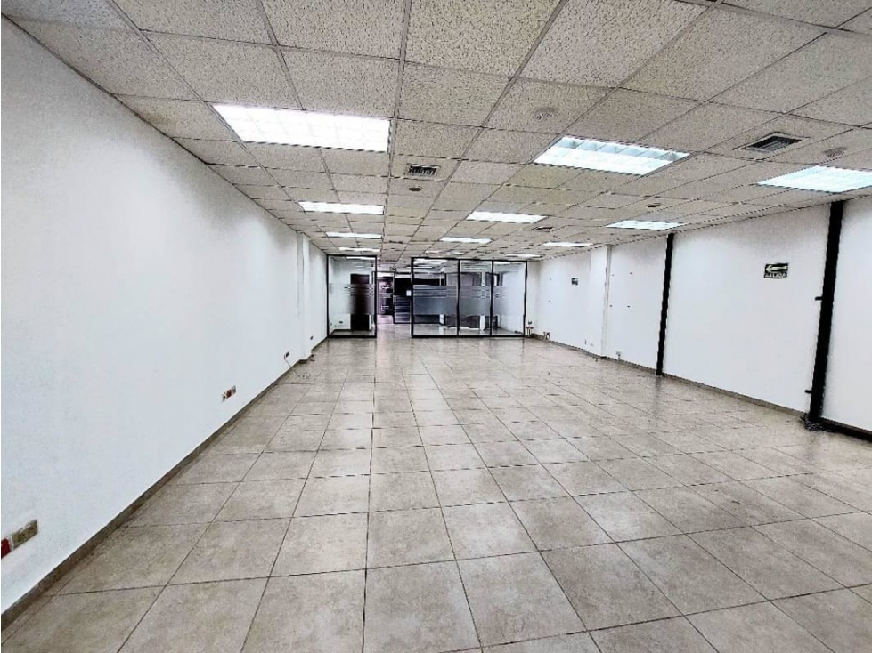 LOCAL CON ACABADOS DE 200 M2 POR SOLO $2.500 EN PLAZA MIRAGE — foto 2
