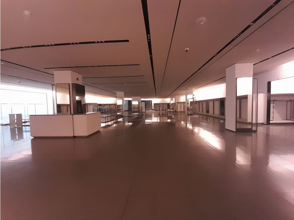 LOCAL DE 1954 M2 EN ALTAPLAZA MALL MANTENIMIENTO INCLUIDO - 4
